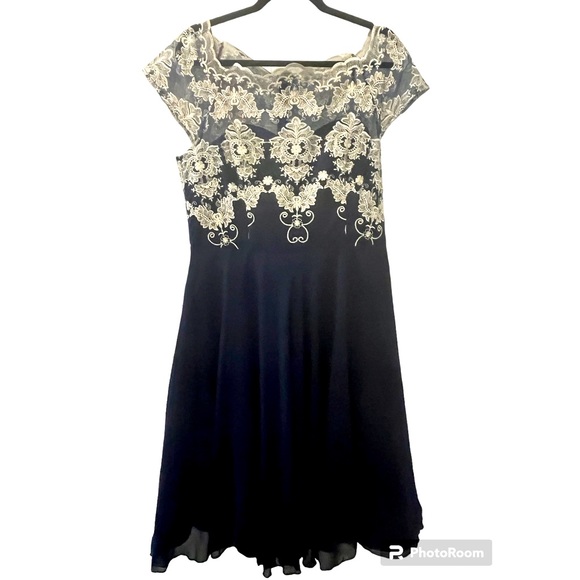 ✨ Chi Chi London Chiffon Embroidered Navy Midi Dress - Picture 2 of 11